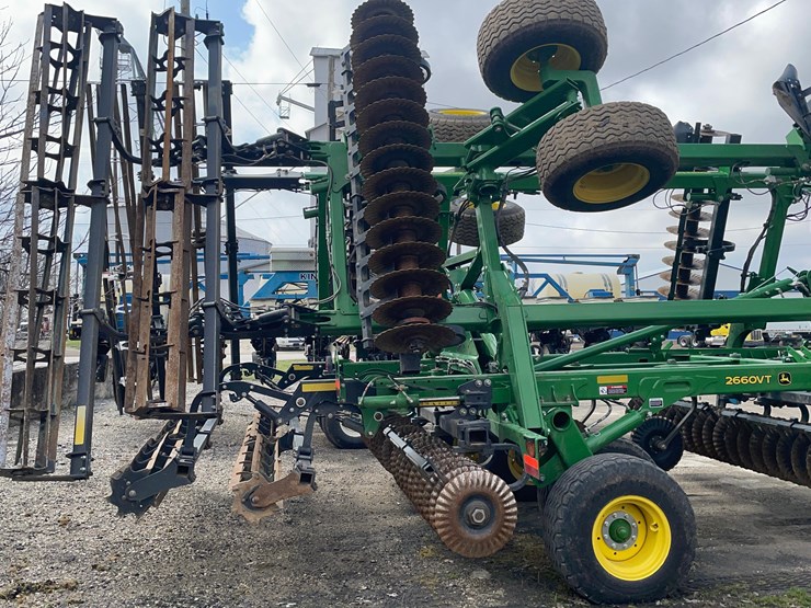 2022-john-deere-2660vt-image-11