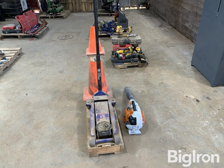 napa-3.5t-floor-jack-image-2