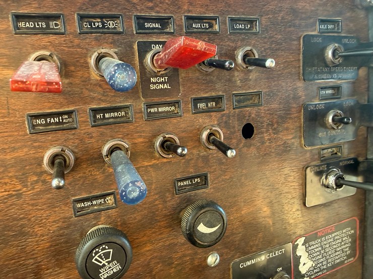 1993-peterbilt-377-image-74