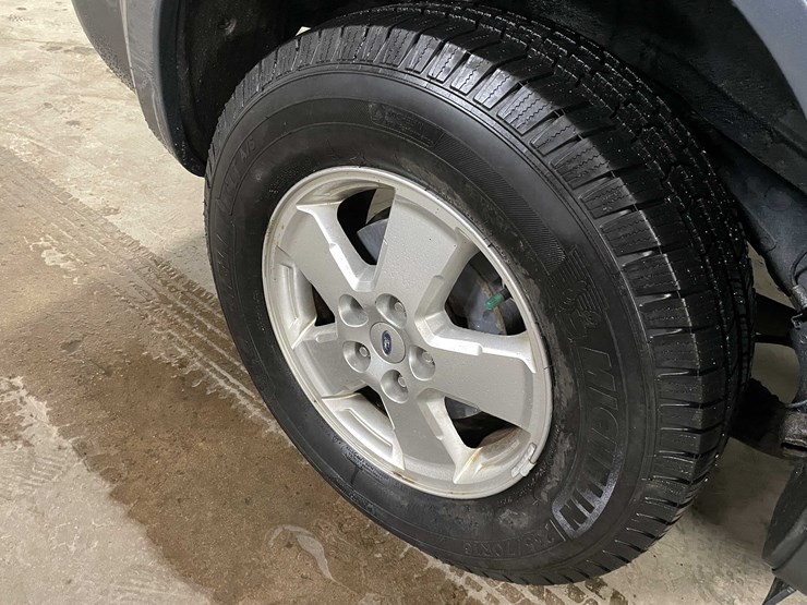 2011-ford-escape-image-11