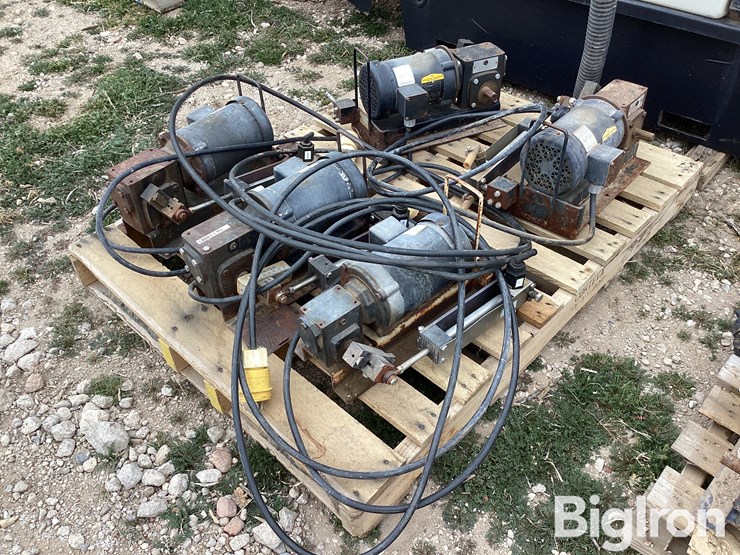 cds-john-blue-0162-chemigation-pumps-image-1