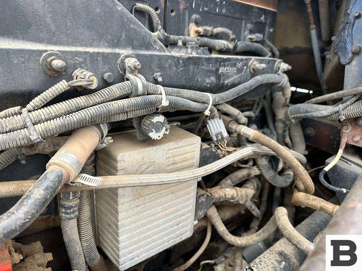 1999-freightliner-fld120-image-18