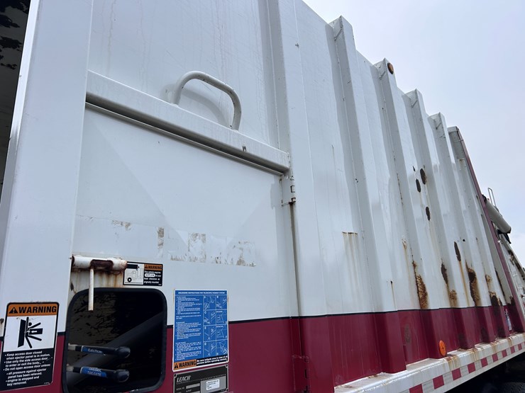 international-7400-image-14