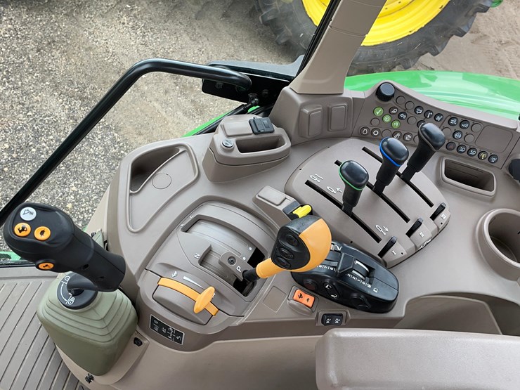 2020-john-deere-6110m-image-19