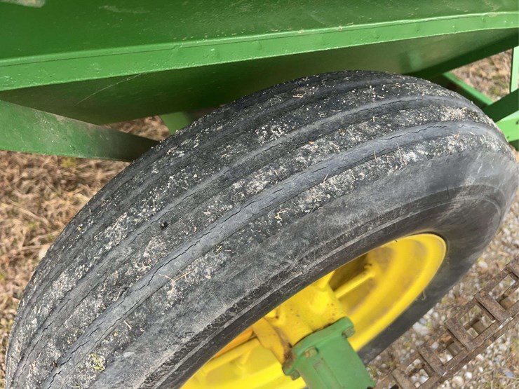 john-deere-no.-12a-pull-type-combine-image-31