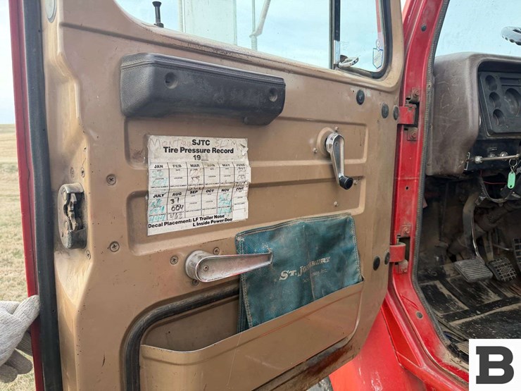 1985-international-s2300-image-52