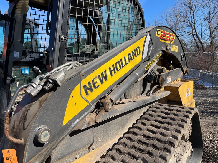 2019-new-holland-c237-image-13