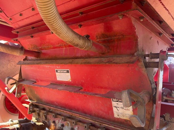 morris-contour-air-seeder-with-morris-8300-air-cart-image-32