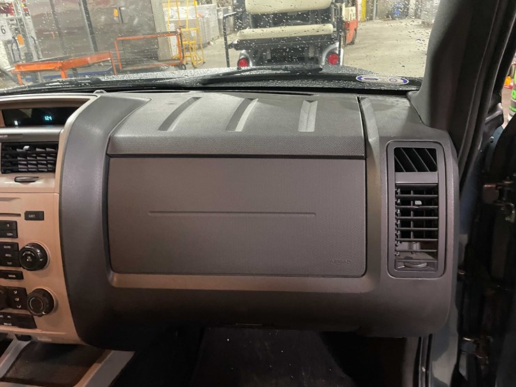 2011-ford-escape-image-23