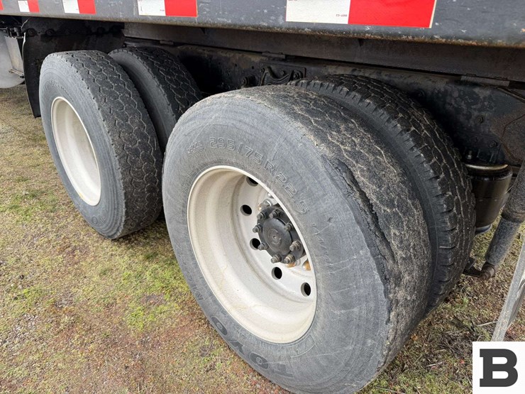 2001-international-9200-image-37