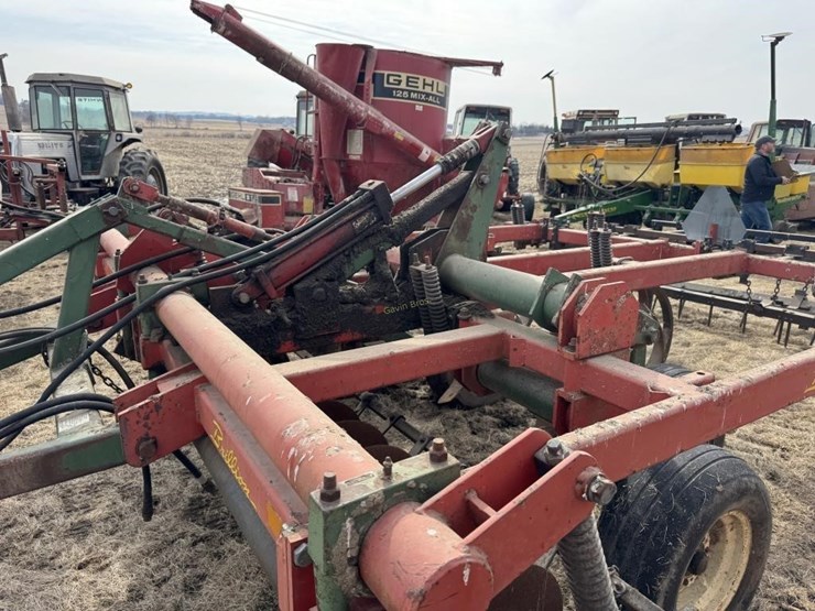 brillion-9-shank-chisel-plow-image-11