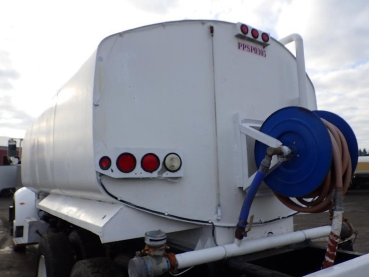 2007-peterbilt-335-image-10