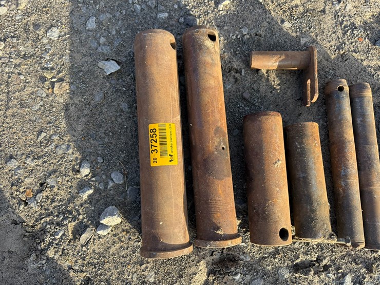 #37258-•-lot-of-excavator-pins-image-6