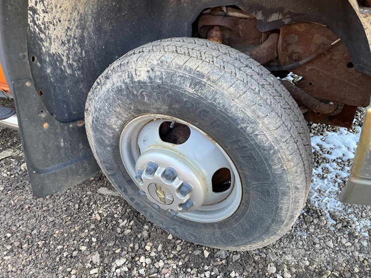 2003-chevrolet-3500-image-13