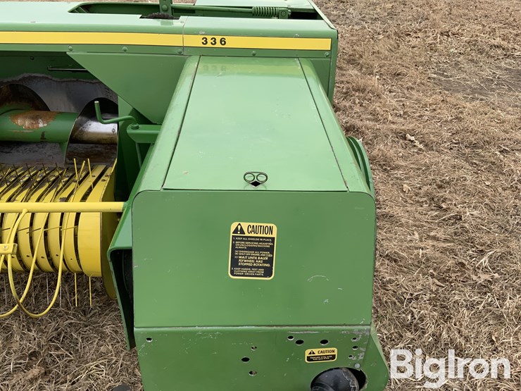 john-deere-336-image-10