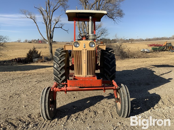 1967-case-830-2wd-tractor-image-2