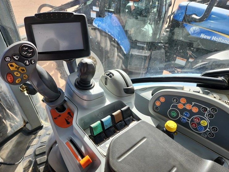 2010-new-holland-t7050-image-29