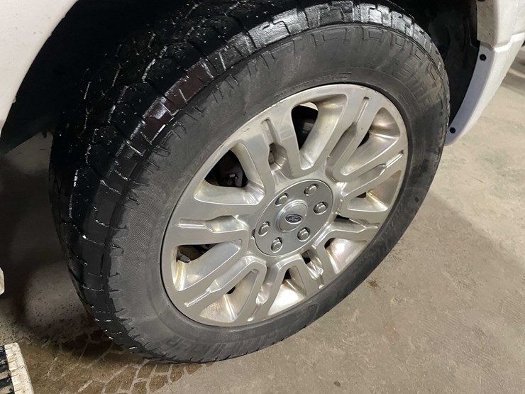 2014-ford-expedition-limited-image-13