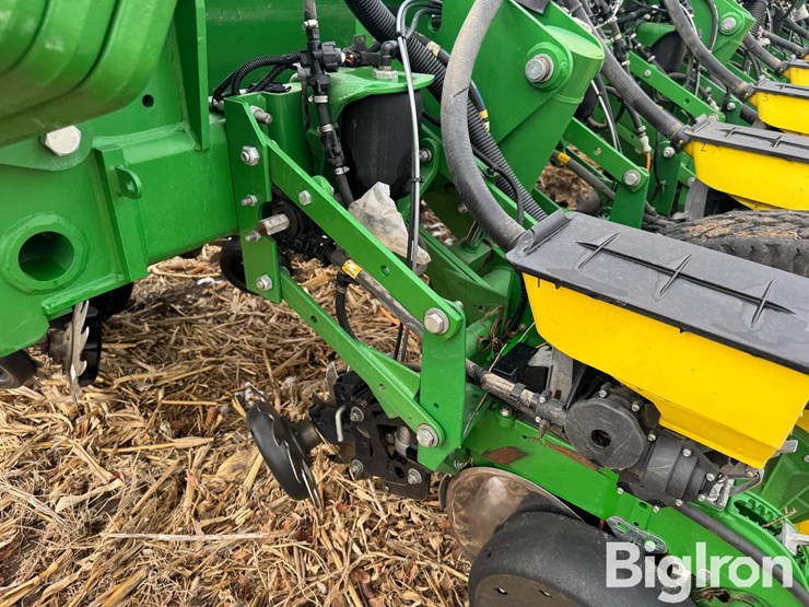 2015-john-deere-1775-image-10