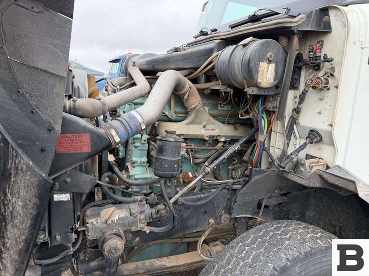 2001-international-9200-image-16