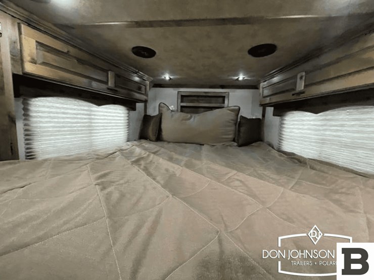 2024-trails-west-classic-lq-4-h-horse-trailer-image-21