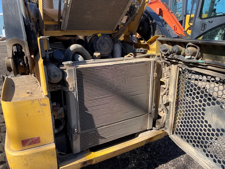 2019-new-holland-c237-image-34