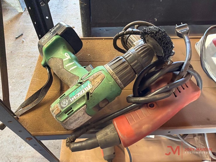 hitachi-ds-12dvf-12v-cordless-drill-&-milwaukee-electric-drill-image-2