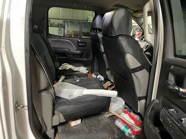 2015-chevrolet-silverado-2500hd-image-24