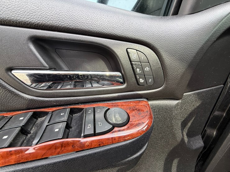 2014-chevrolet-tahoe-image-43