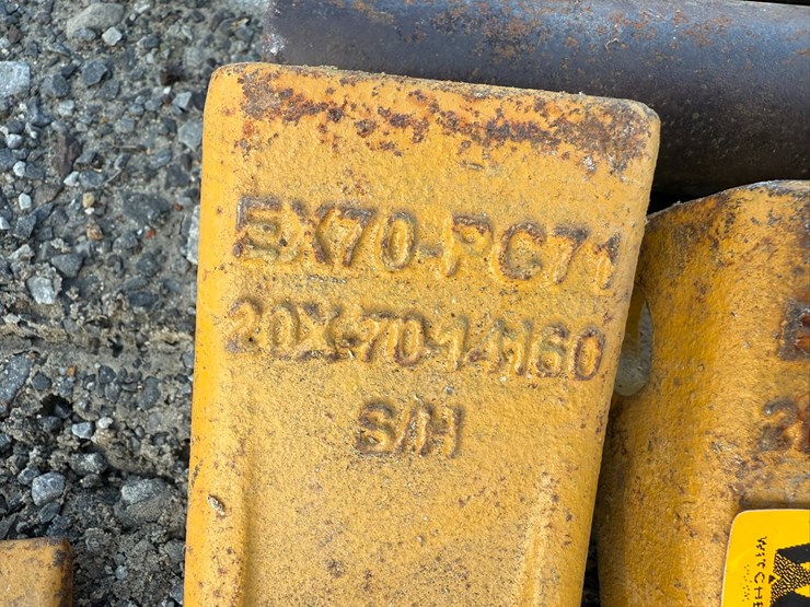 #37259-•-lot-of-(5)-excavator-bucket-teeth-&-pins-image-6