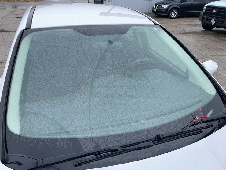 #1428-•-2015-white-ford-focus-se-sedan-(has-wi-title)-image-14