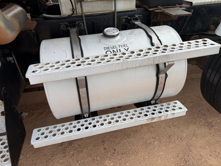 2000-kenworth-w900-image-10