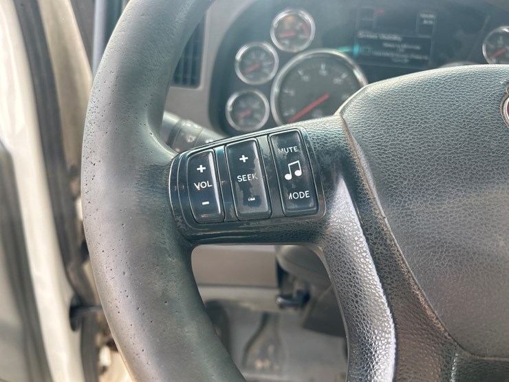 2017-kenworth-t680-image-81