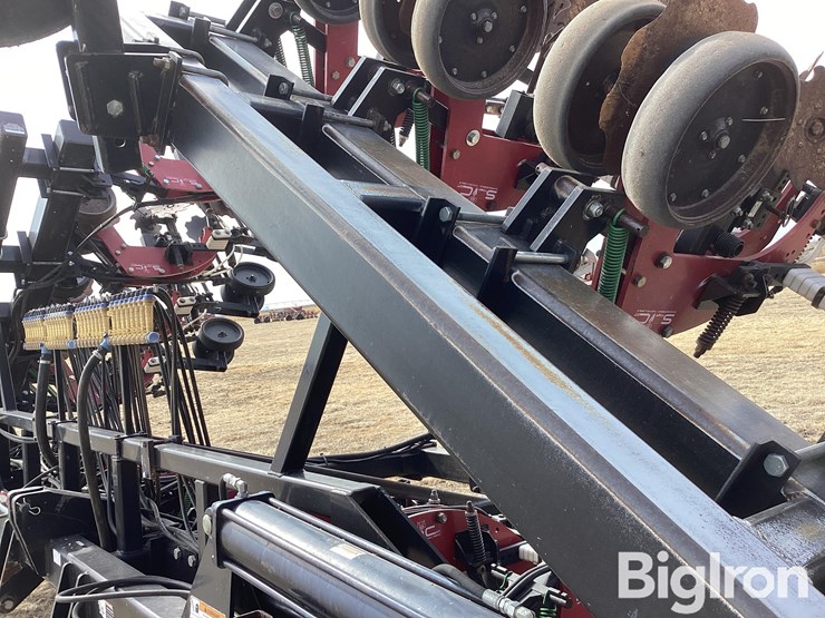 strip-cat-16r30-strip-till-machine-image-15