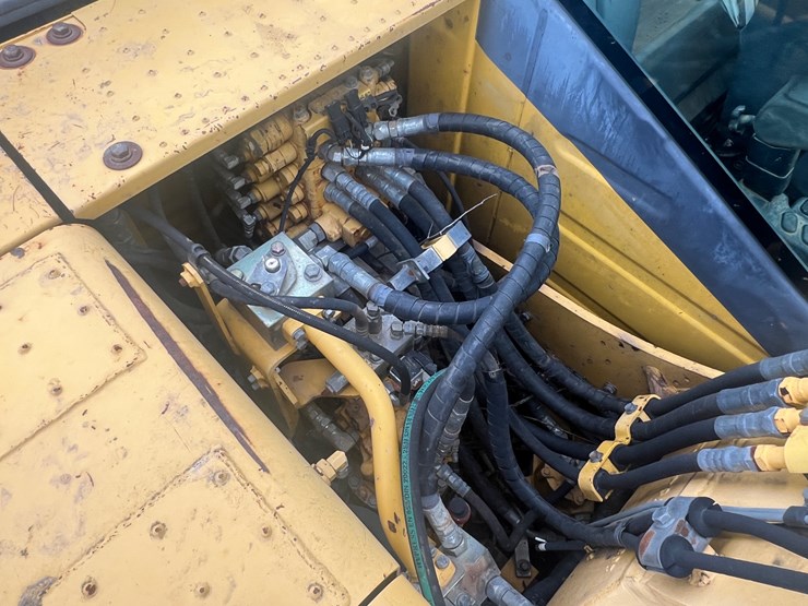 2011-komatsu-pc130-8-image-35