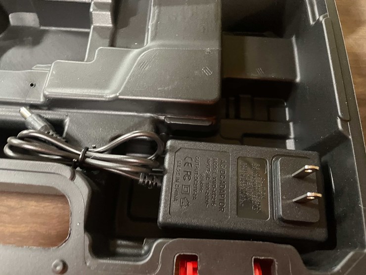 #2299-•-21-volt-mini-cordless-chainsaw-kit-in-carrying-case-(pr11)-image-13