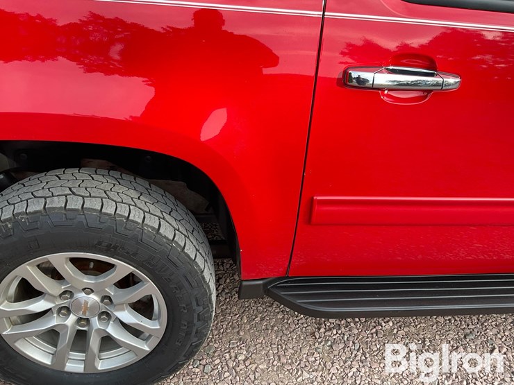 2012-chevrolet-suburban-1500-image-18