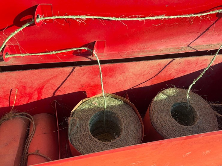 new-holland-275-image-19