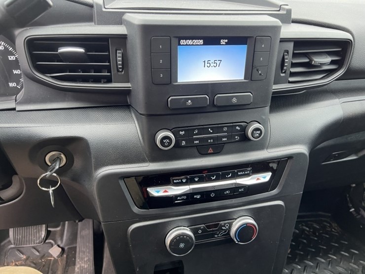 2023-ford-explorer-image-32