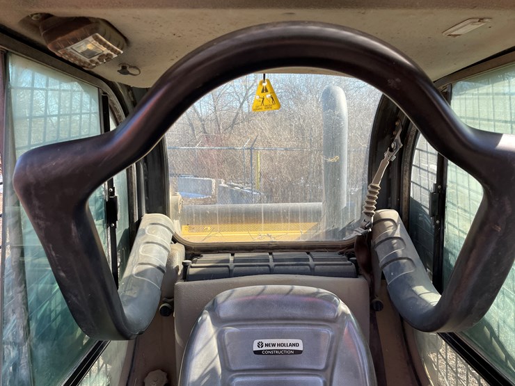 2019-new-holland-c237-image-29