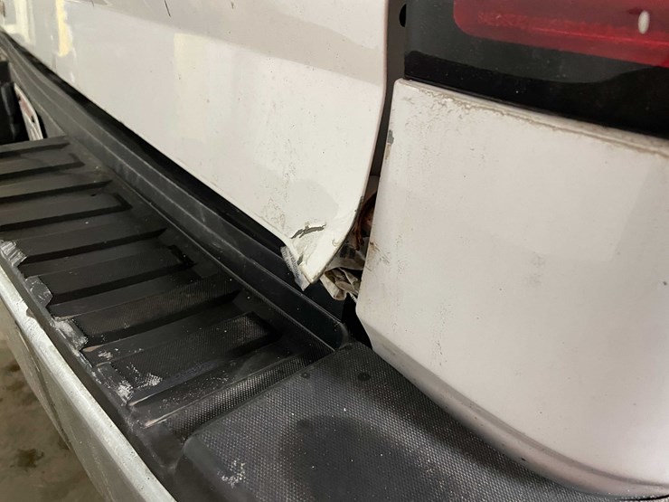 2015-chevrolet-silverado-2500hd-image-29