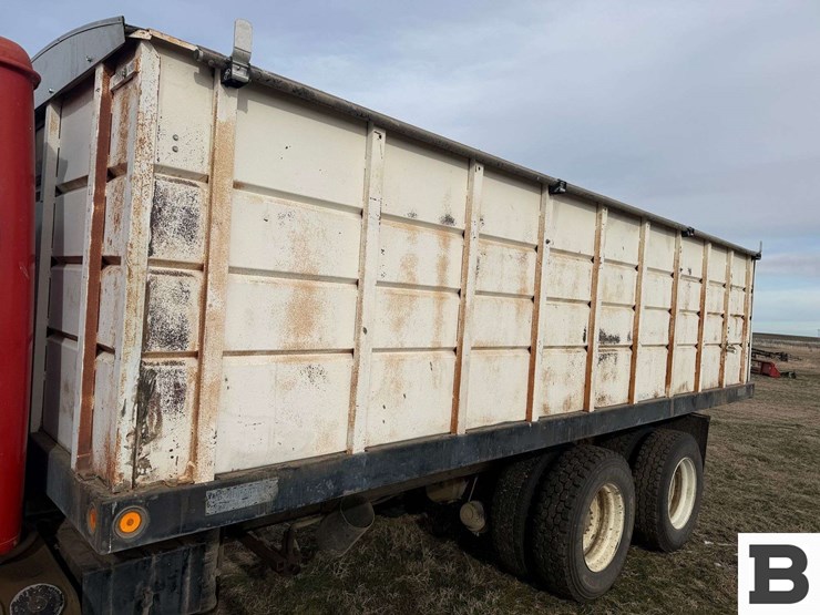 1985-international-s2300-image-28