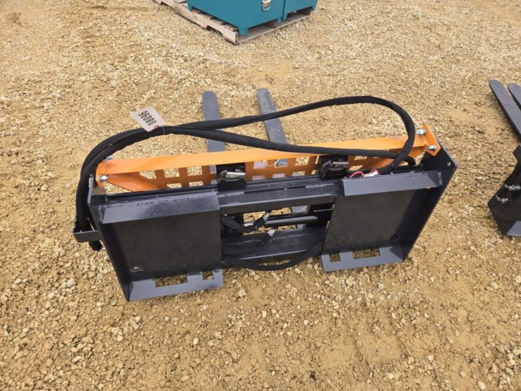 #8096-•-new-landhonor-48"-skid-steer-pallet-forks-image-3