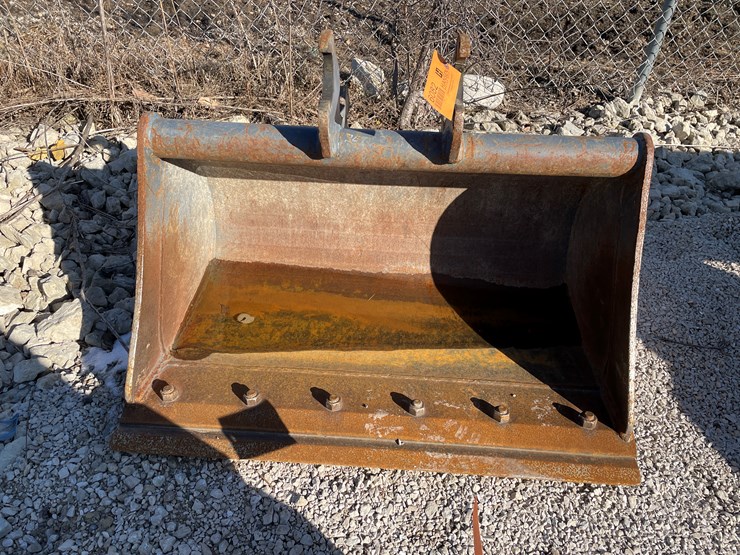 #6082-•-strickland-36"-smooth-edge-bucket-image-1