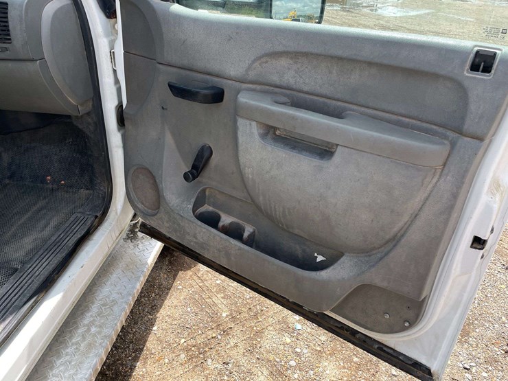 2010-chevrolet-silverado-3500-image-30