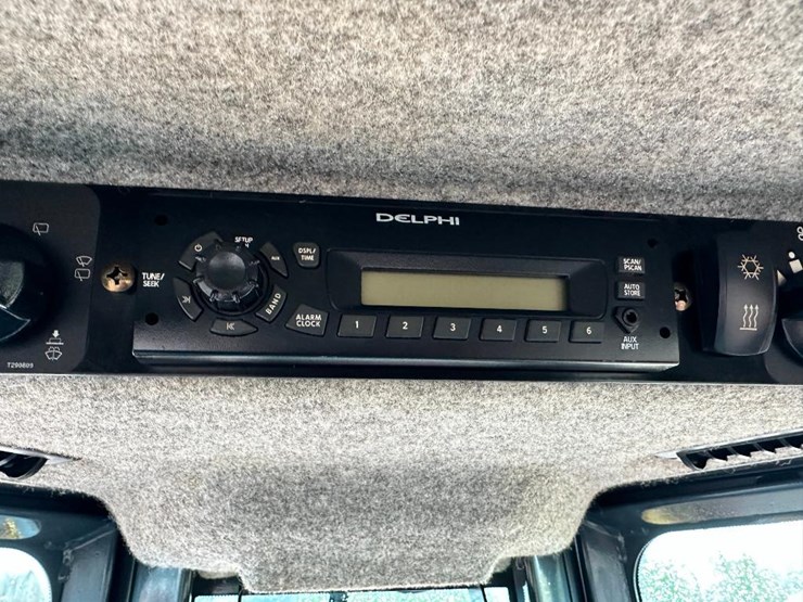 2012-deere-450j-lt-image-58