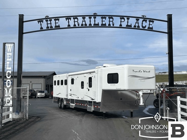 2024-trails-west-classic-lq-4-h-horse-trailer-image-2