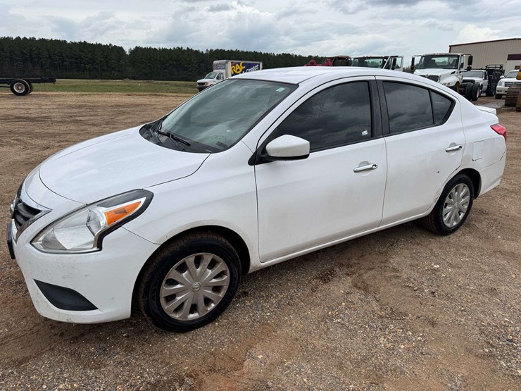 2018-nissan-versa-4-door-suv-image-1