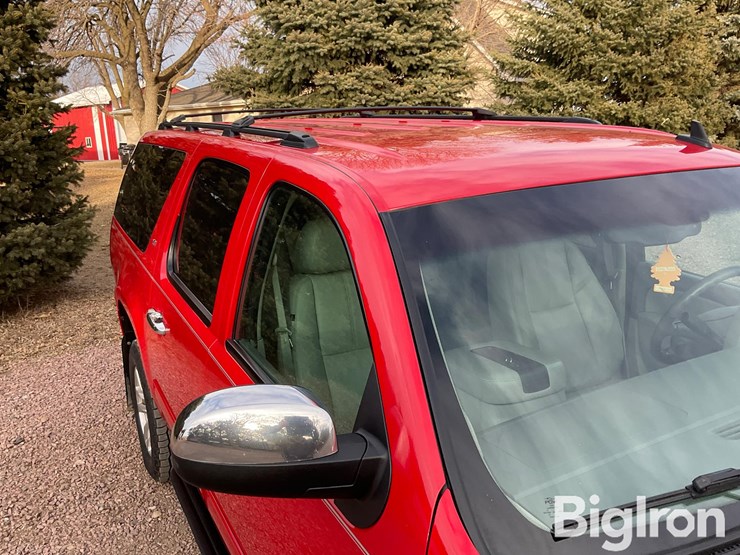 2012-chevrolet-suburban-1500-image-13