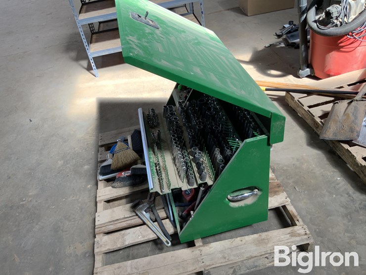 john-deere-toolbox-&-tools-image-4